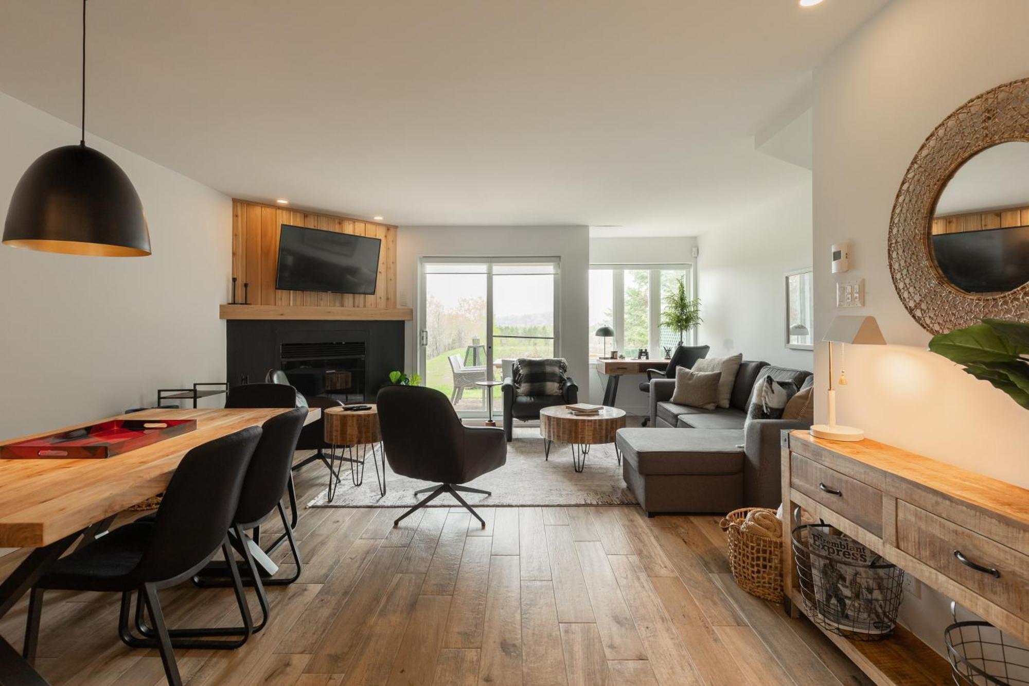 2-Level Home - Tremblant Mountain View - Fireplace มงต์-ทร็องบล็องต์ ภายนอก รูปภาพ